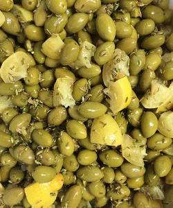 Olives picholines cassées aux citrons et fenouil (origine Maroc) 10 kg zoom - Azur TJ Olives